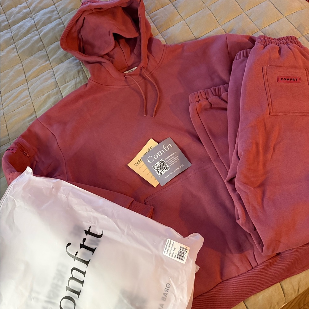 Comfrt Airplane Mode Travel Set Berry Limited Edition SOLD OUT Hoodie + Sweats L - Picture 2 of 8